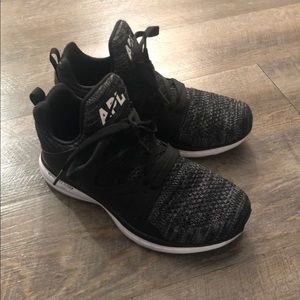 APL training shoes size 8